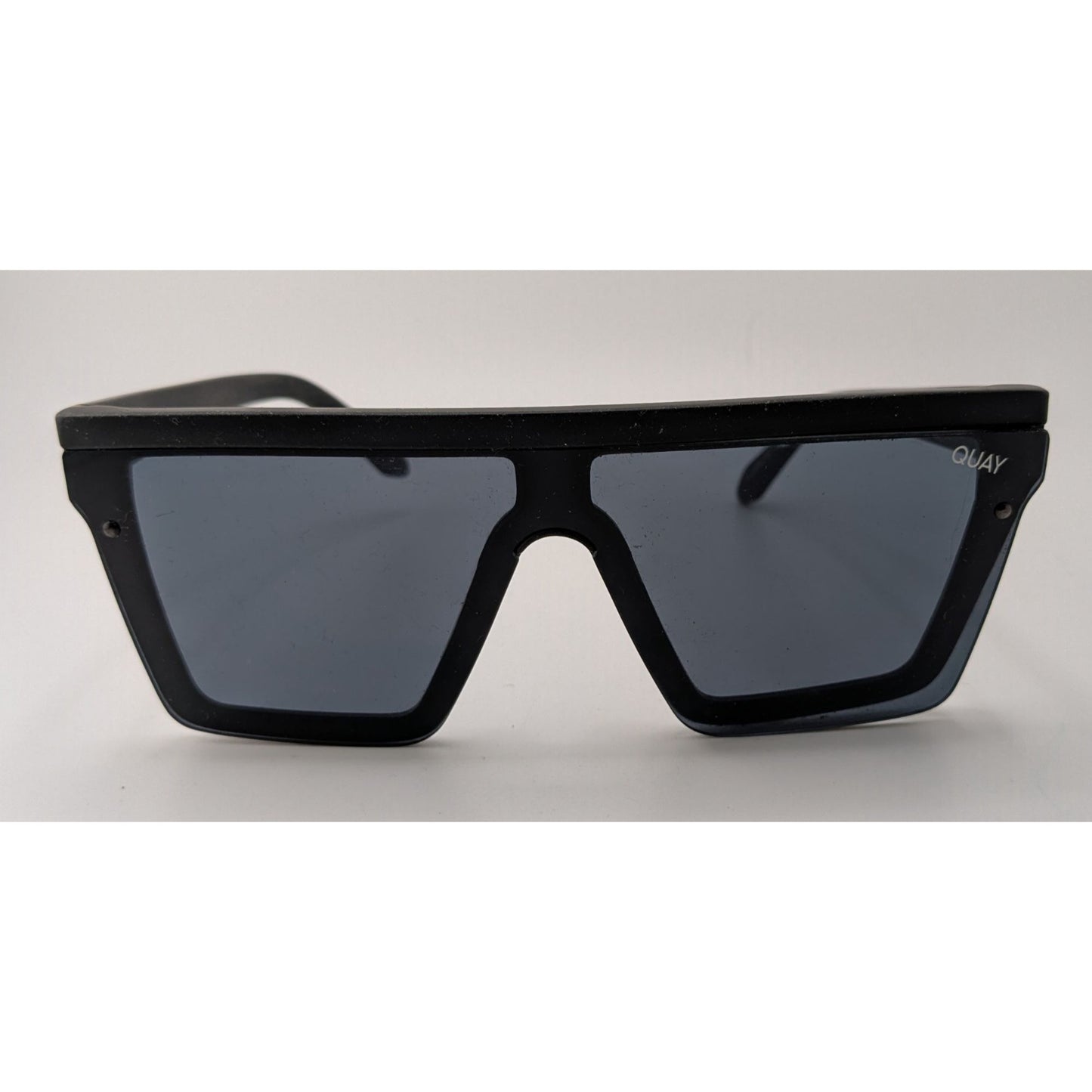 Quay Hindsight Oversized Black Sunglasses With Tinted Lenses 58mm 125 Temple Unisex