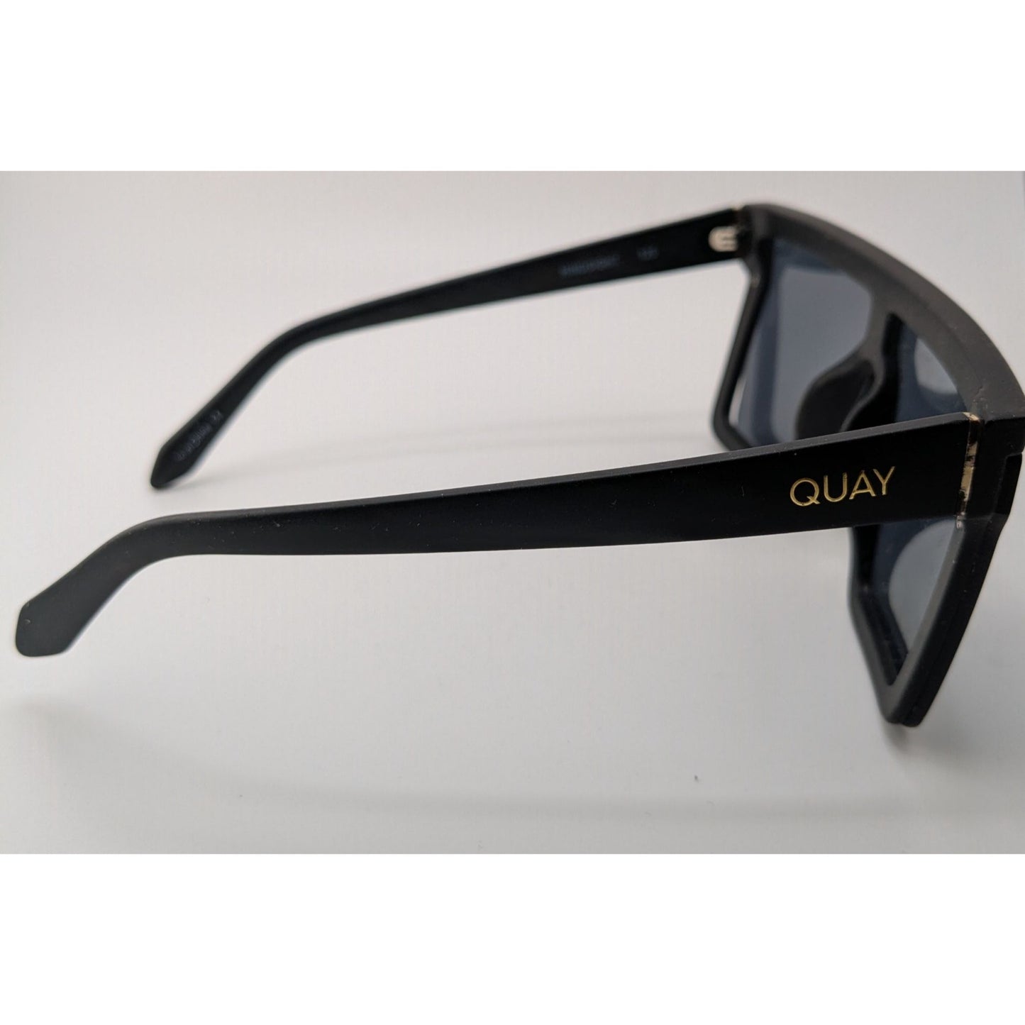 Quay Hindsight Oversized Black Sunglasses With Tinted Lenses 58mm 125 Temple Unisex