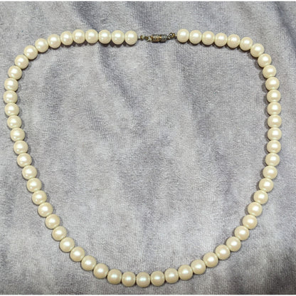 Vintage Shimmery Faux Pearl Beaded Necklace