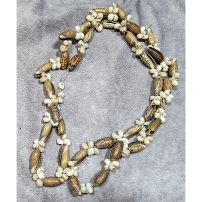 Beachy Mermaidcore Tan And Cream Multi Shell Necklace