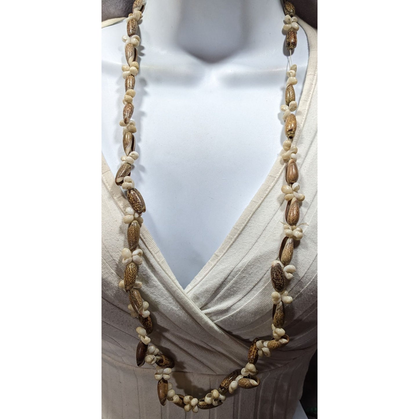 Beachy Mermaidcore Tan And Cream Multi Shell Necklace