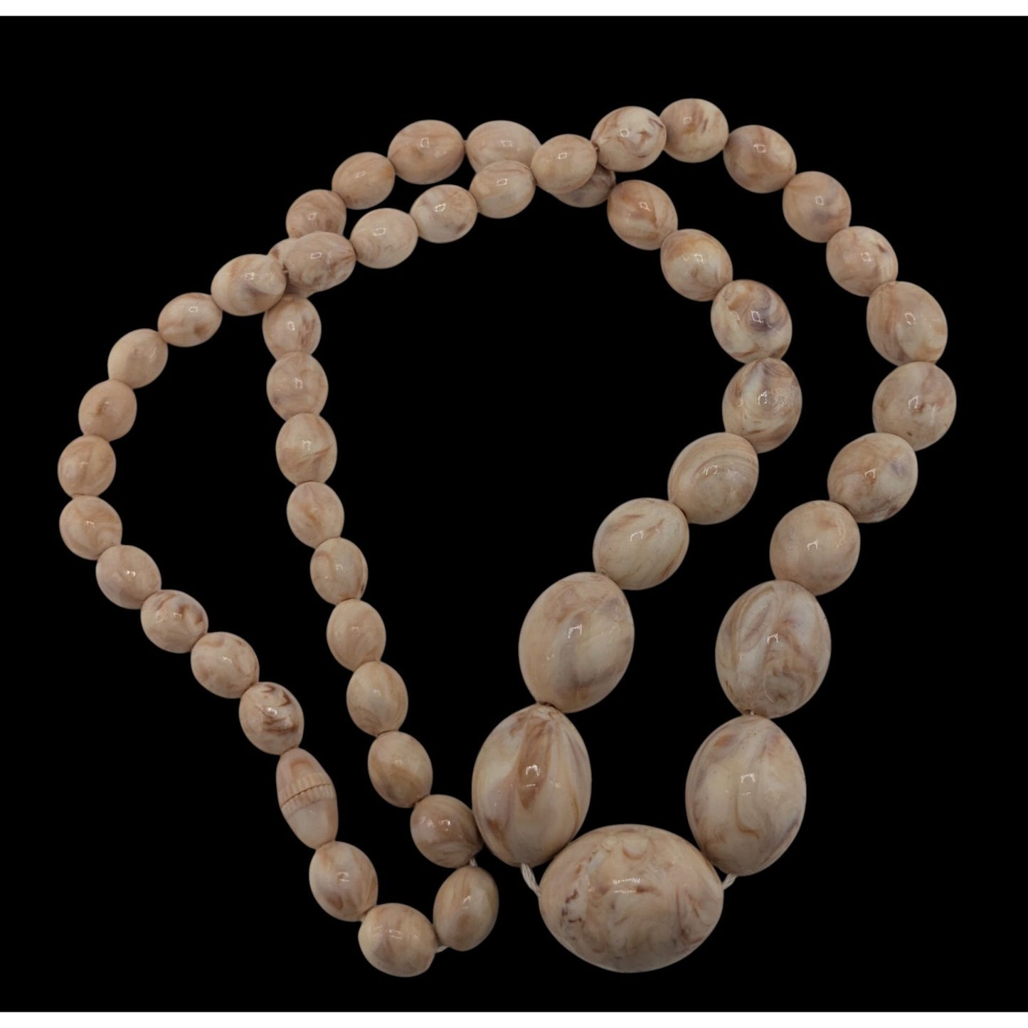 Vintage Marbled Cream Lucite Beaded Necklace With Screw Clasp