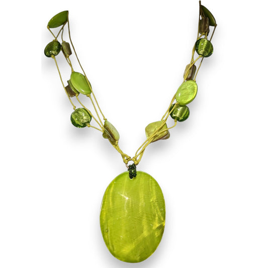 Coldwater Creek Vintage 90s Boho Shell Green Pendant Necklace 16 Inch