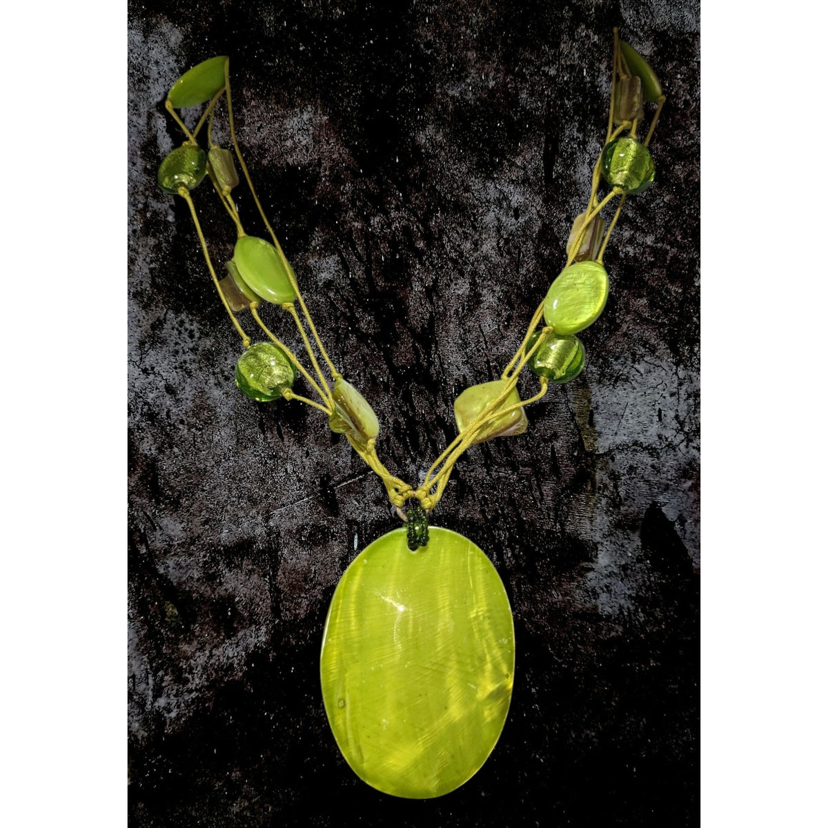 Coldwater Creek Vintage 90s Boho Shell Green Pendant Necklace 16 Inch