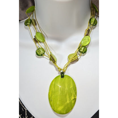 Coldwater Creek Vintage 90s Boho Shell Green Pendant Necklace 16 Inch