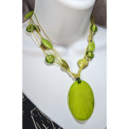 Coldwater Creek Vintage 90s Boho Shell Green Pendant Necklace 16 Inch
