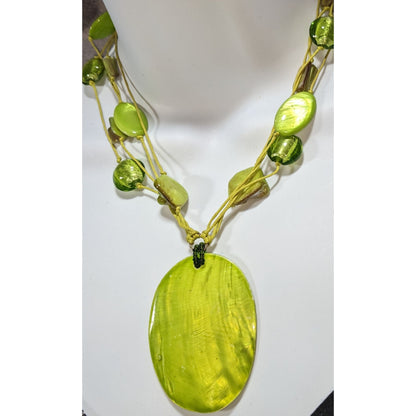 Coldwater Creek Vintage 90s Boho Shell Green Pendant Necklace 16 Inch