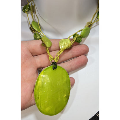 Coldwater Creek Vintage 90s Boho Shell Green Pendant Necklace 16 Inch