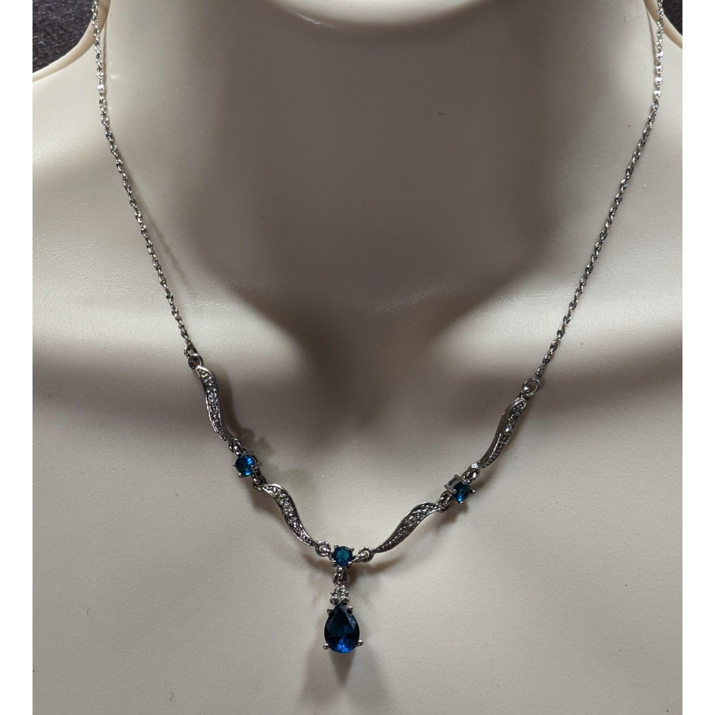 Vintage Avon Elegant Blue Gemmed Silver Tone Formal Princess Necklace