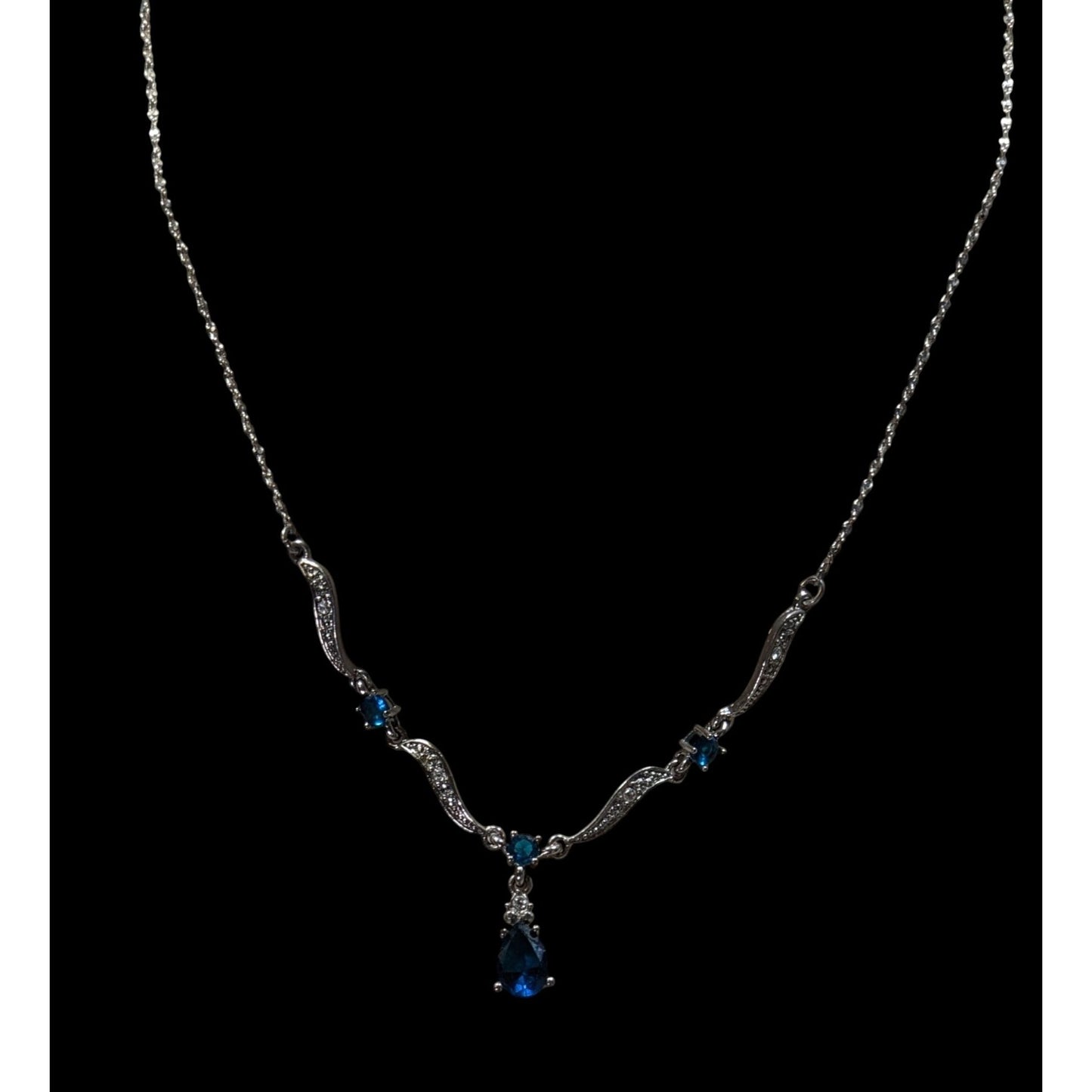 Vintage Avon Elegant Blue Gemmed Silver Tone Formal Princess Necklace