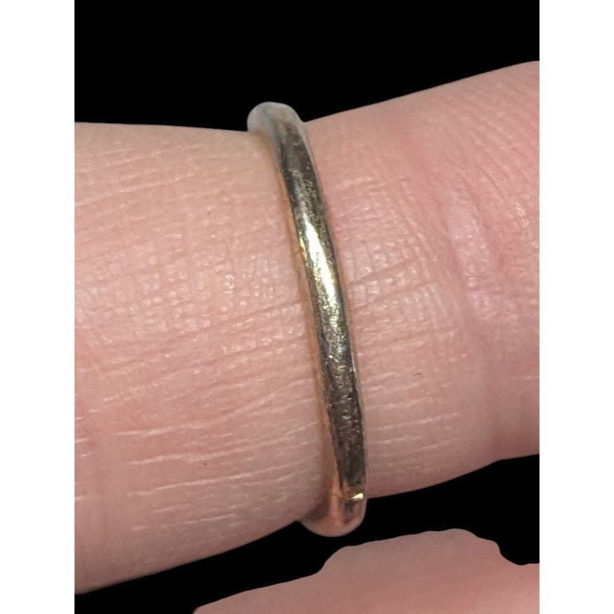 Minimalist Gold Tone Arrow Wrap Ring Size 5 1/2