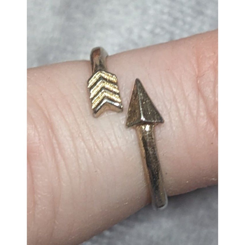 Minimalist Gold Tone Arrow Wrap Ring Size 5 1/2