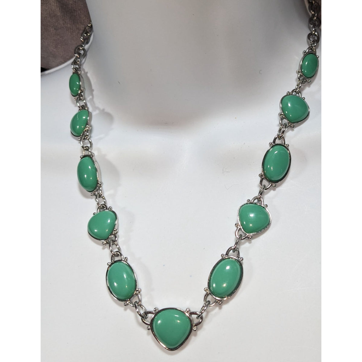 Boho Faux Stone Green Silver Tone Cabochon Necklace 16 Inch Preowned