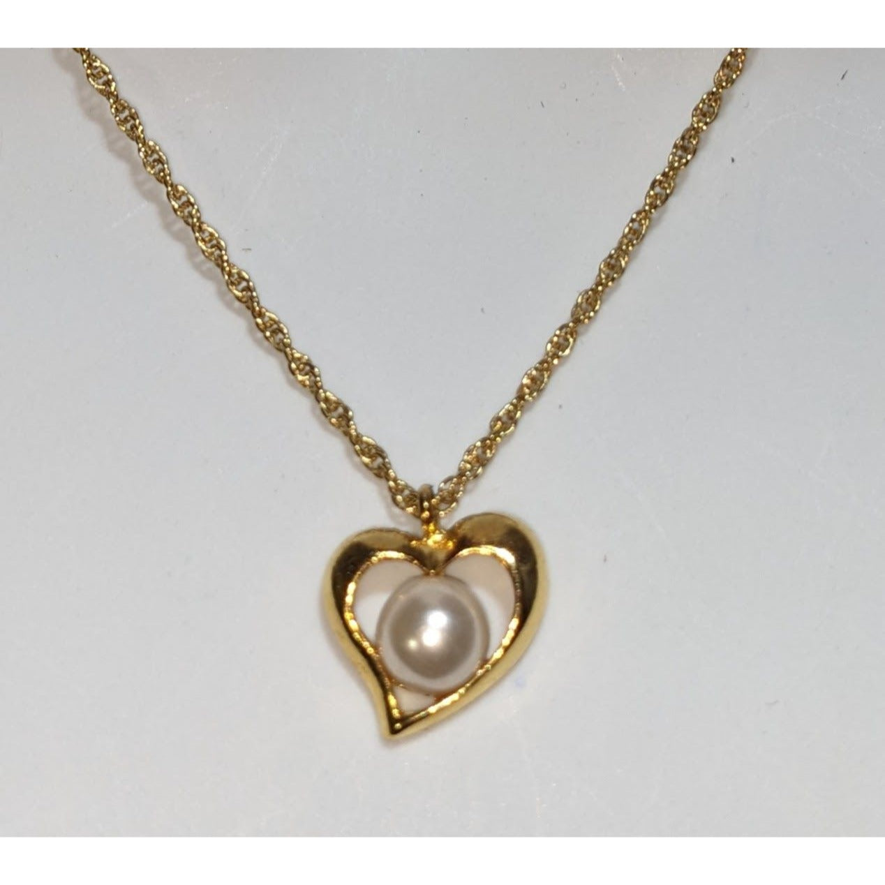 Gold Heart Pearl Pendant Necklace Dainty Romantic Minimalist Faux Pearl Jewelry
