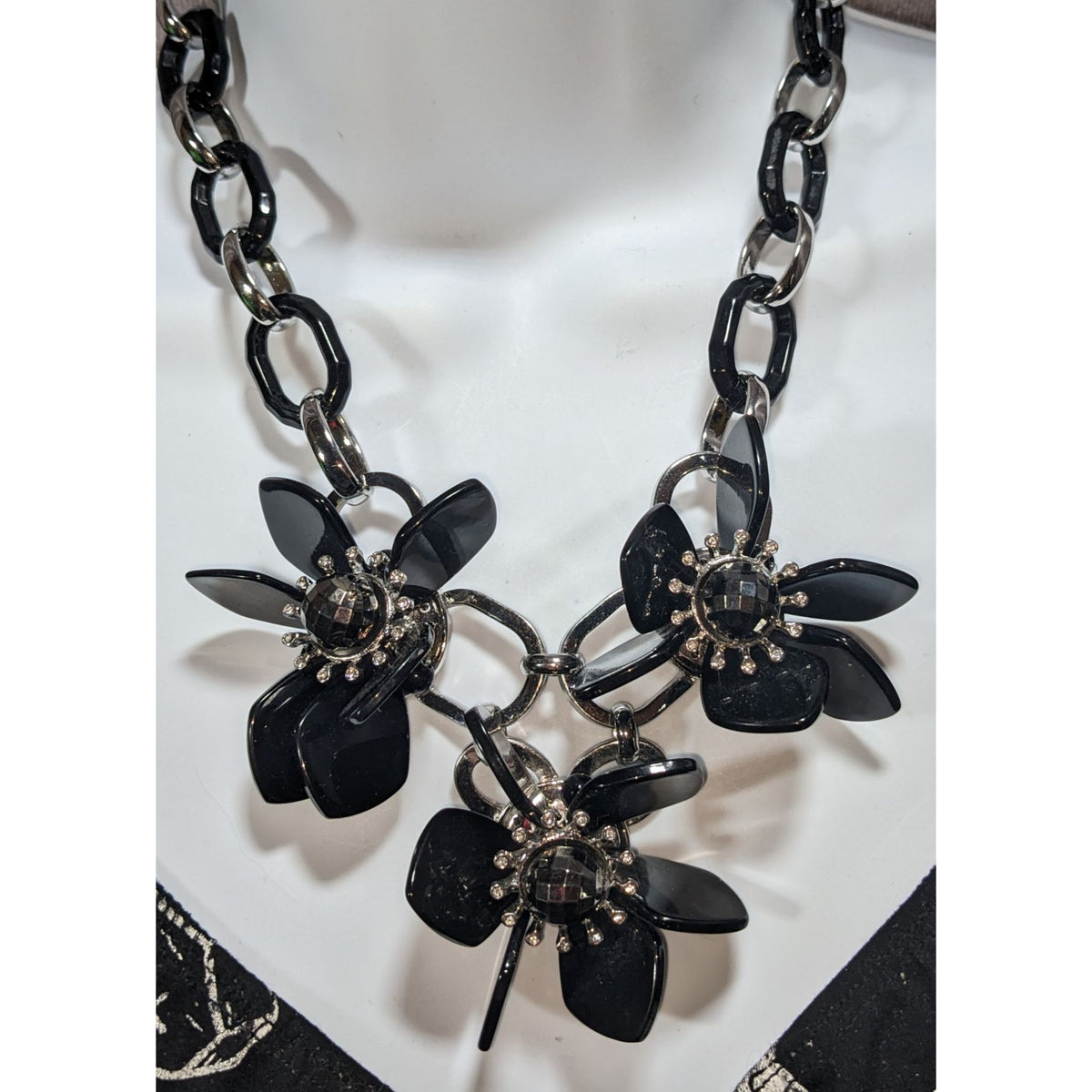 Ann Taylor Vintage Gothic Glam Black Floral Statement Necklace 18 Inch