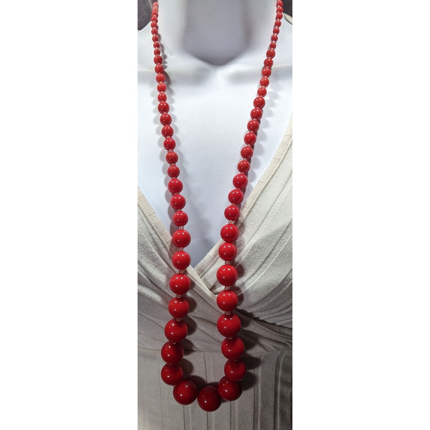 Vintage Red Lucite Graduated Beaded Necklace