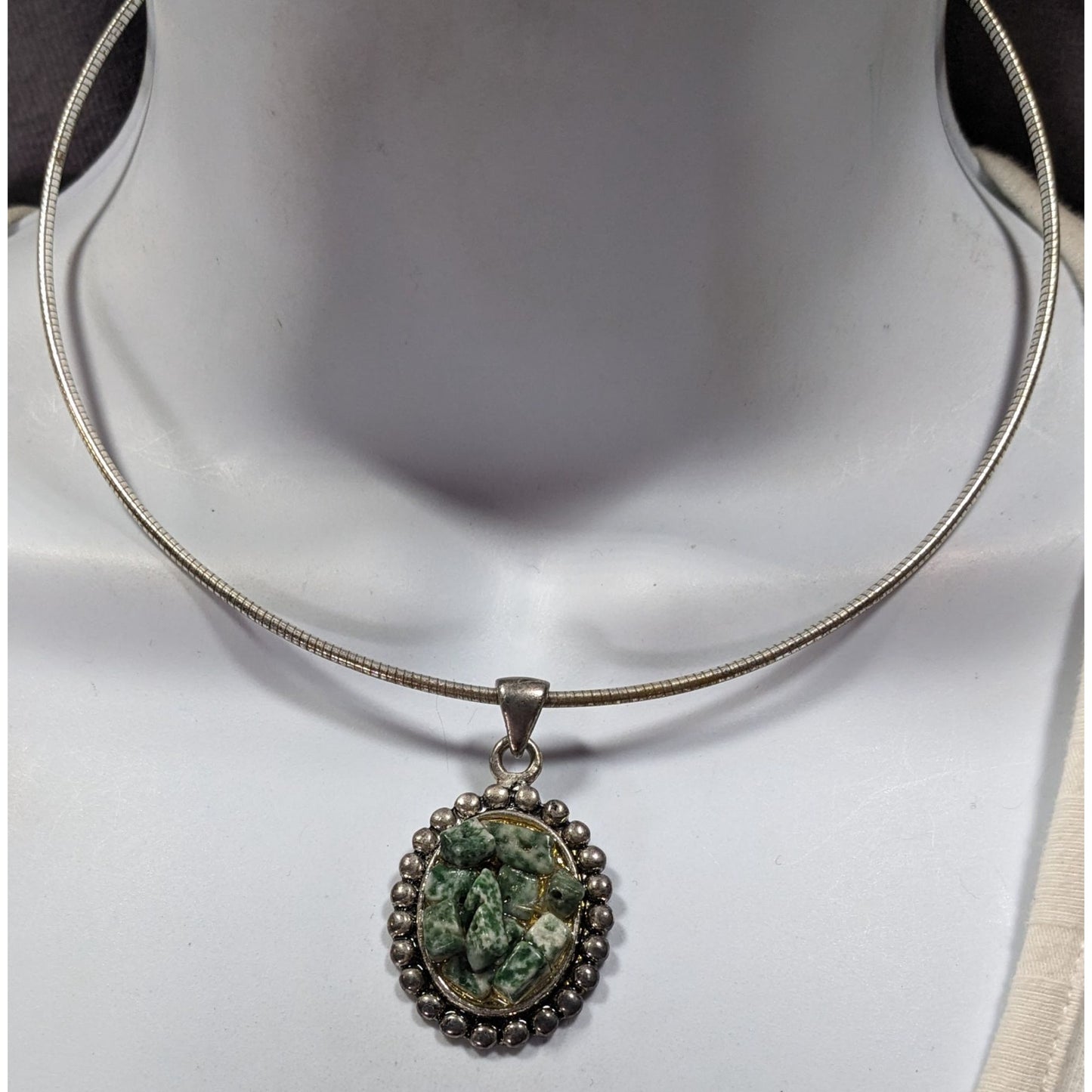 Green And White Stone Chip Pendant Necklace