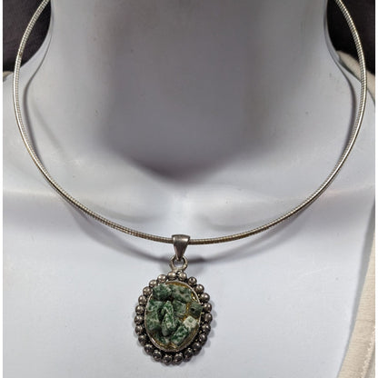 Green And White Stone Chip Pendant Necklace