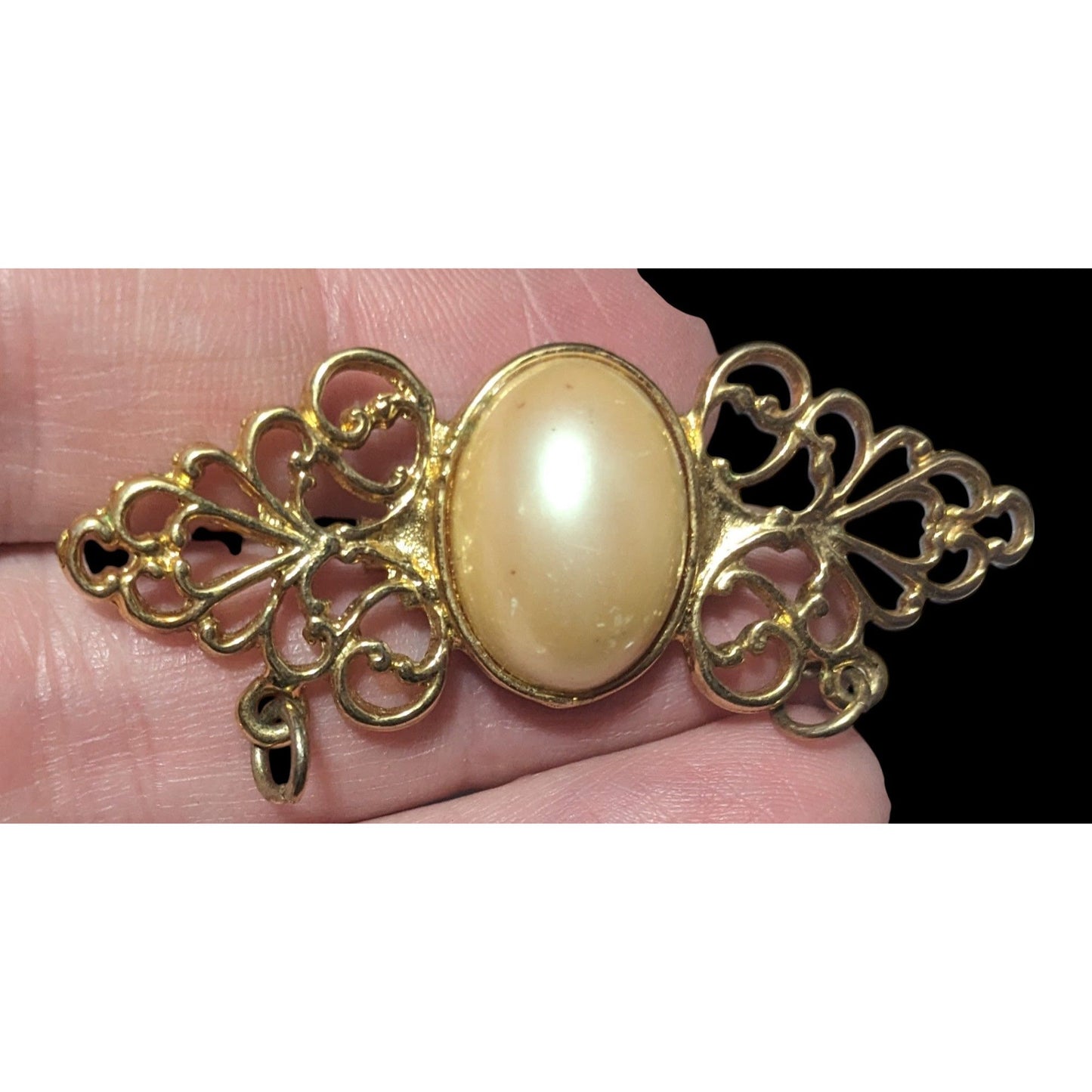 Vintage Regency Style Cream And Gold Tone Filigree Brooch