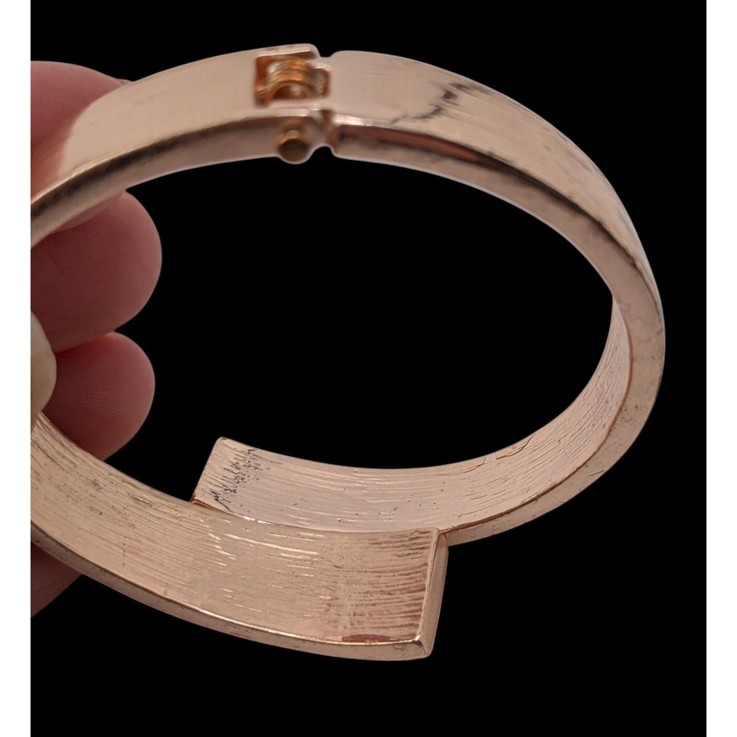 Guess Rose Gold Tone Hinged Bangle Bracelet Minimalist Modern Statement Cuff
