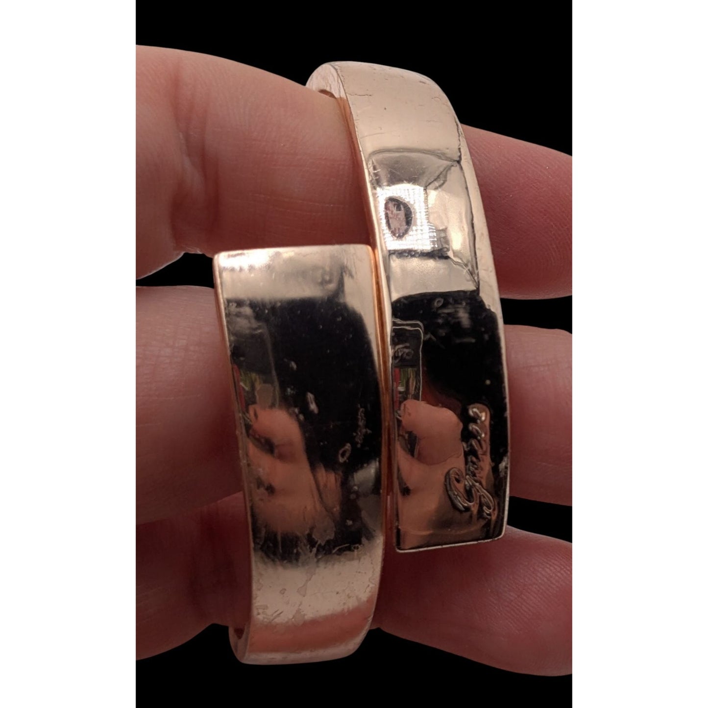 Guess Rose Gold Tone Hinged Bangle Bracelet Minimalist Modern Statement Cuff