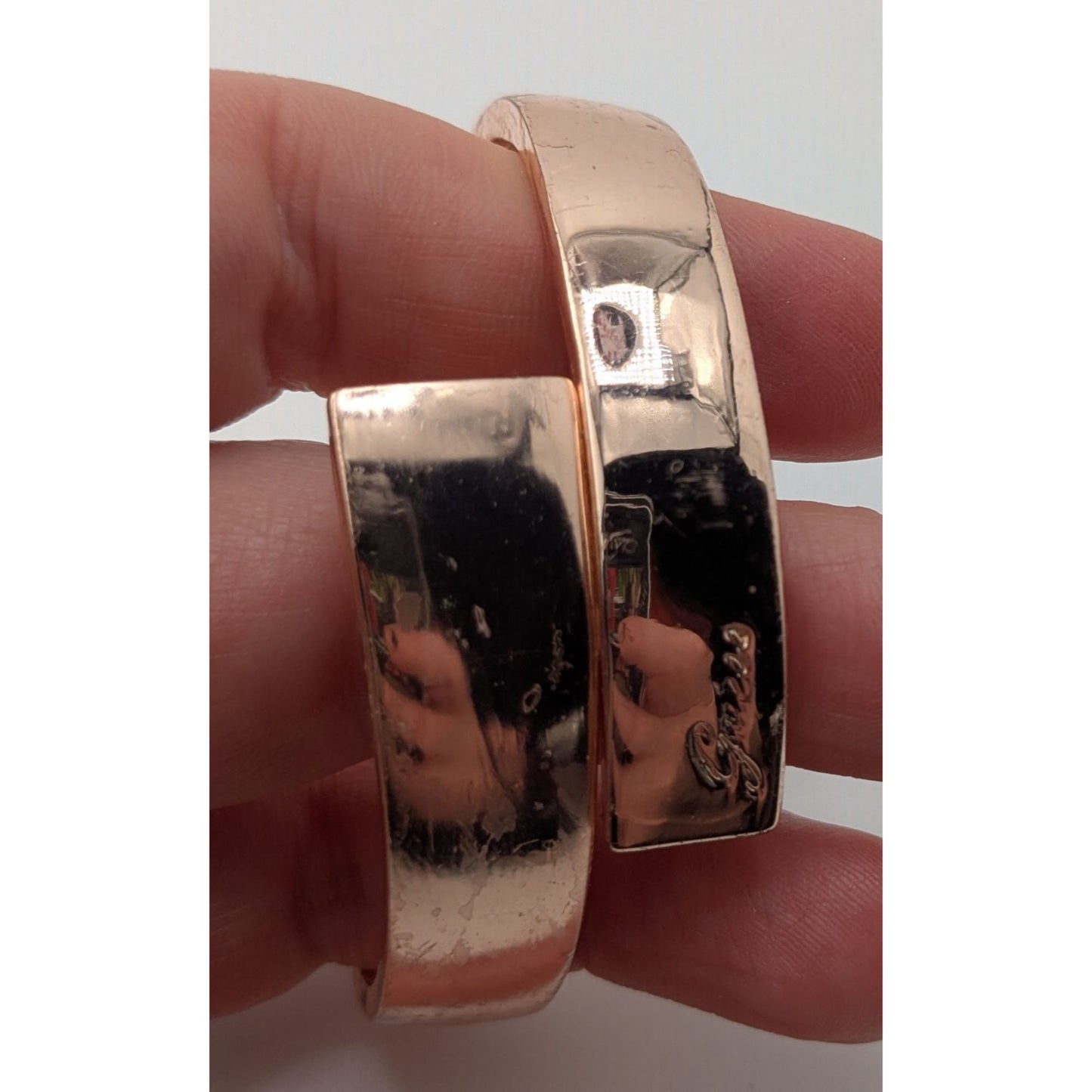Guess Rose Gold Tone Hinged Bangle Bracelet Minimalist Modern Statement Cuff