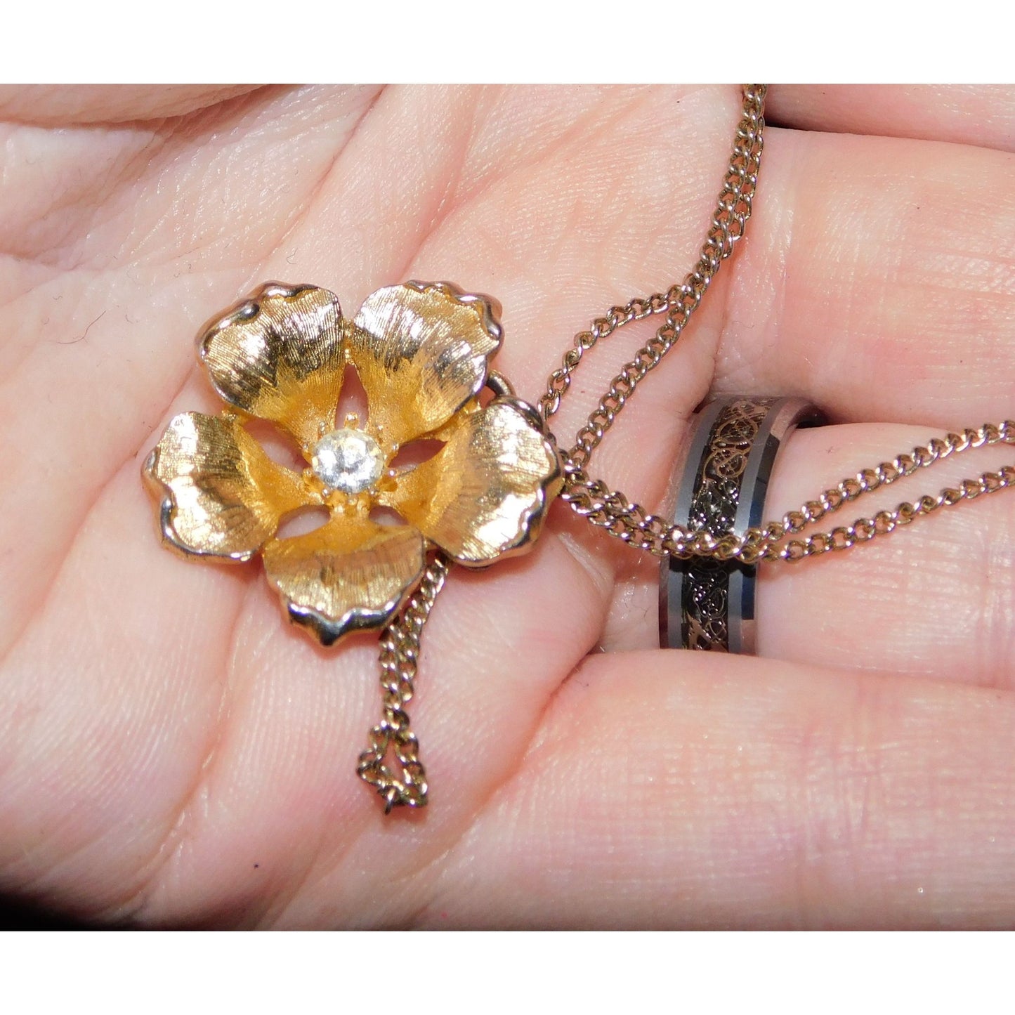 Elegant Fairycore Gold Tone Flower Pendant Necklace