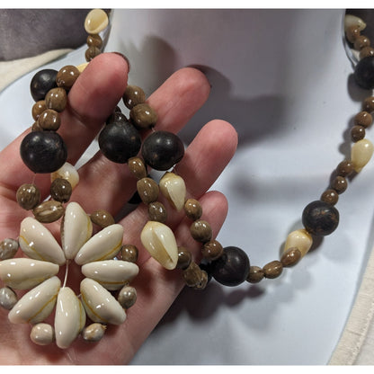 Retro Mermaidcore Cowrie Shell And Natural Seed Flower Pendant Necklace