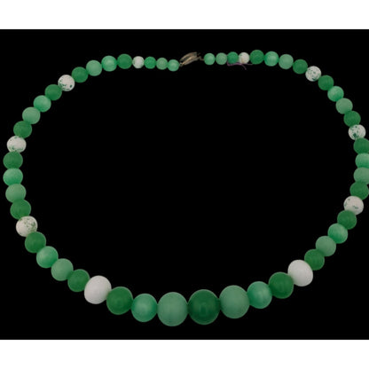 Vintage Retro Green & White Beaded Necklace