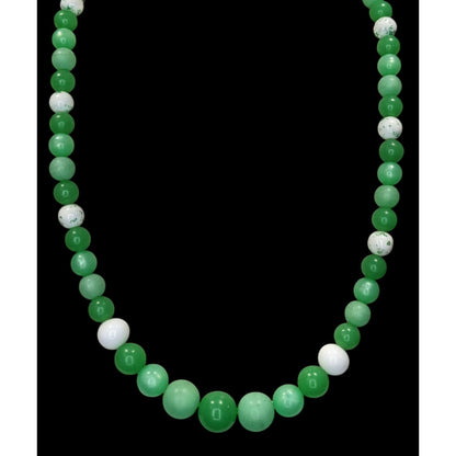 Vintage Retro Green & White Beaded Necklace