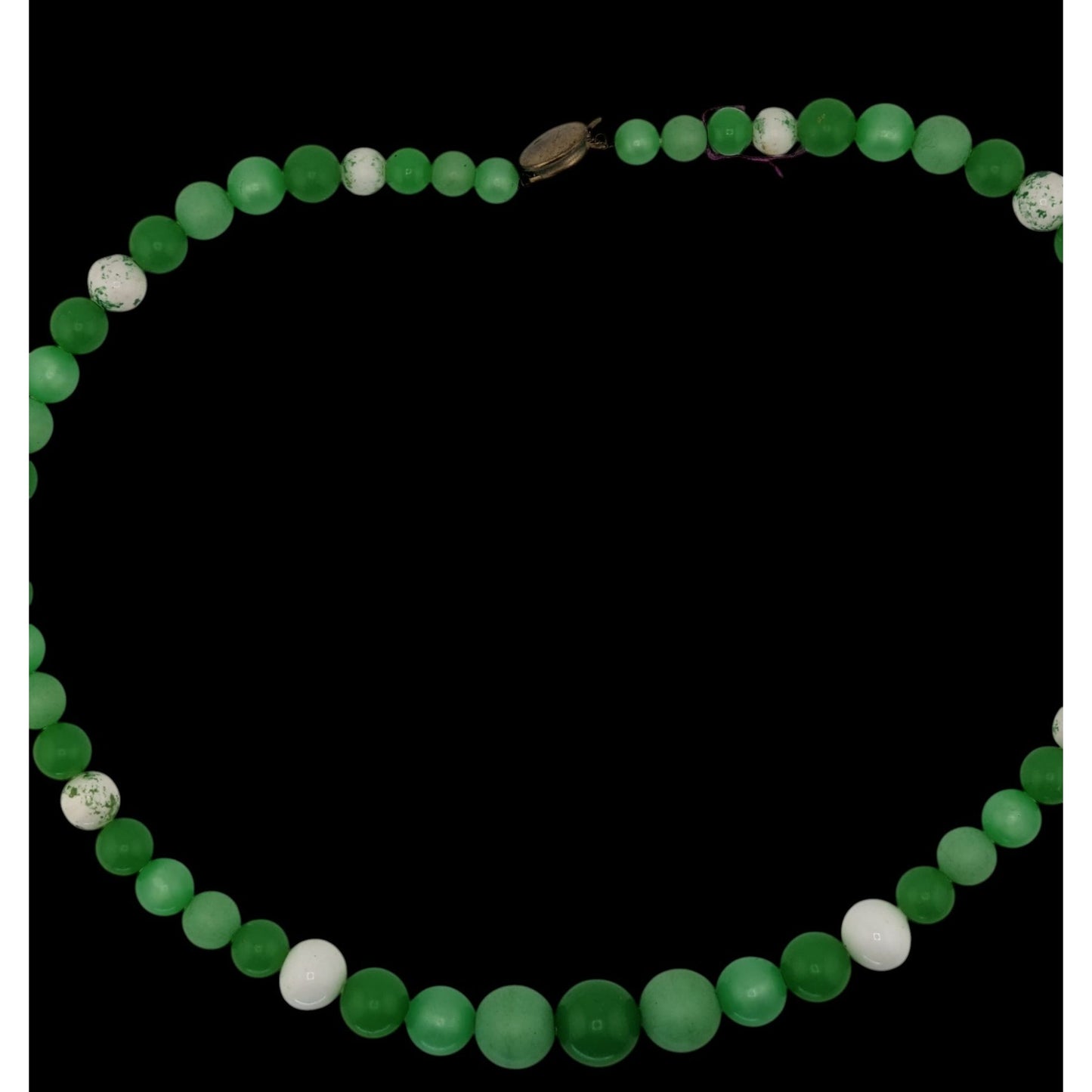 Vintage Retro Green & White Beaded Necklace