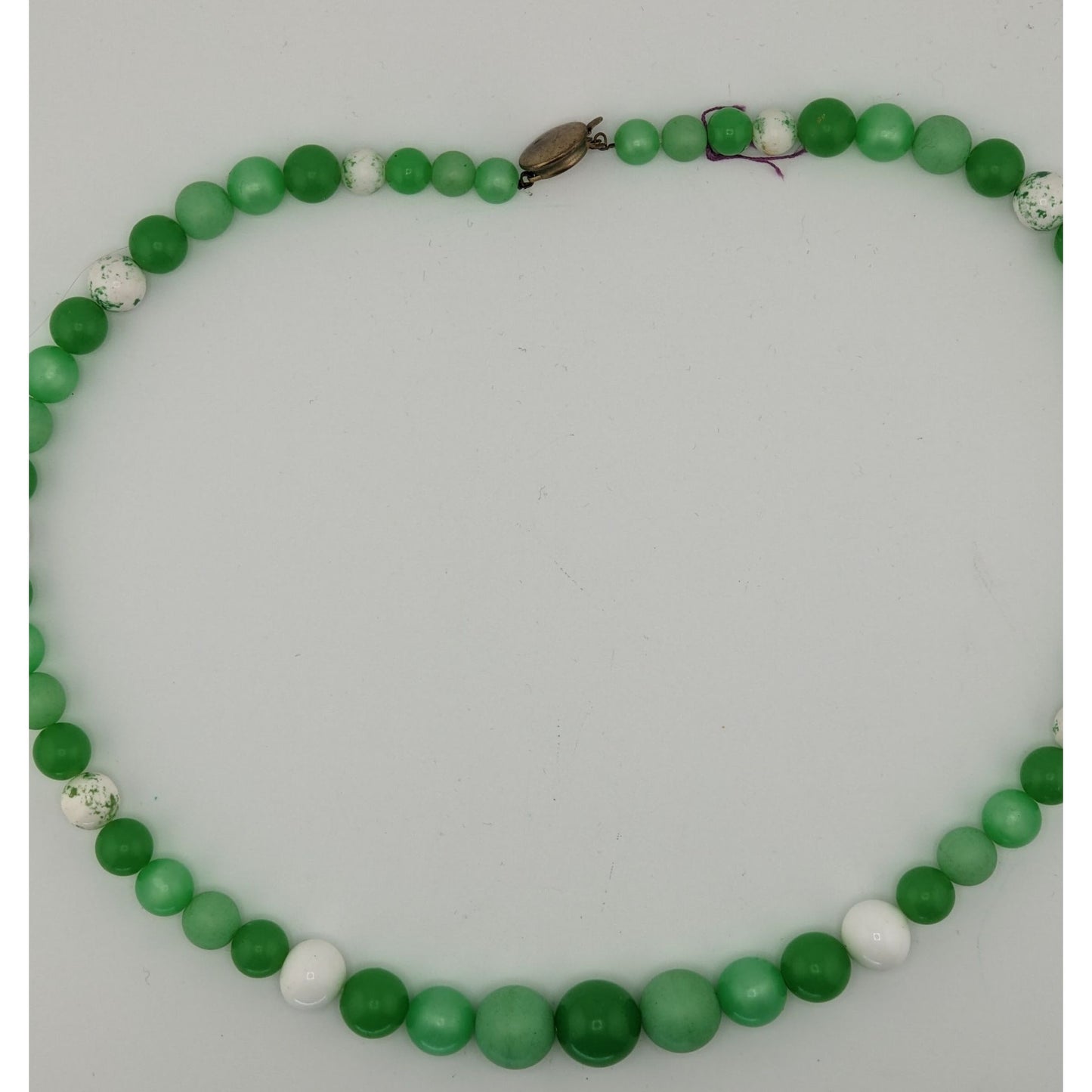 Vintage Retro Green & White Beaded Necklace