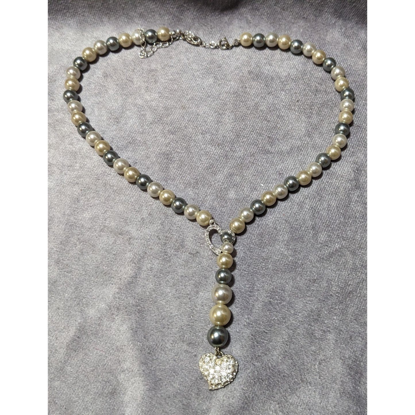 Vintage Avon Grey And White Faux Pearl Silver Tone Rhinestone Heart Lariat Necklace