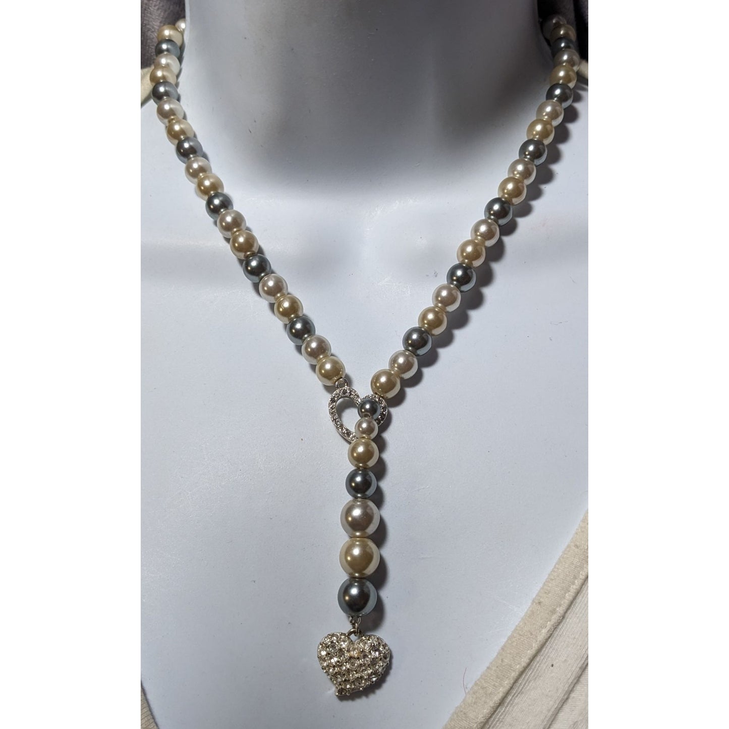 Vintage Avon Grey And White Faux Pearl Silver Tone Rhinestone Heart Lariat Necklace