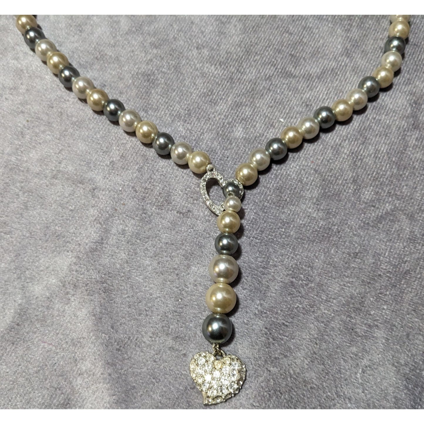 Vintage Avon Grey And White Faux Pearl Silver Tone Rhinestone Heart Lariat Necklace