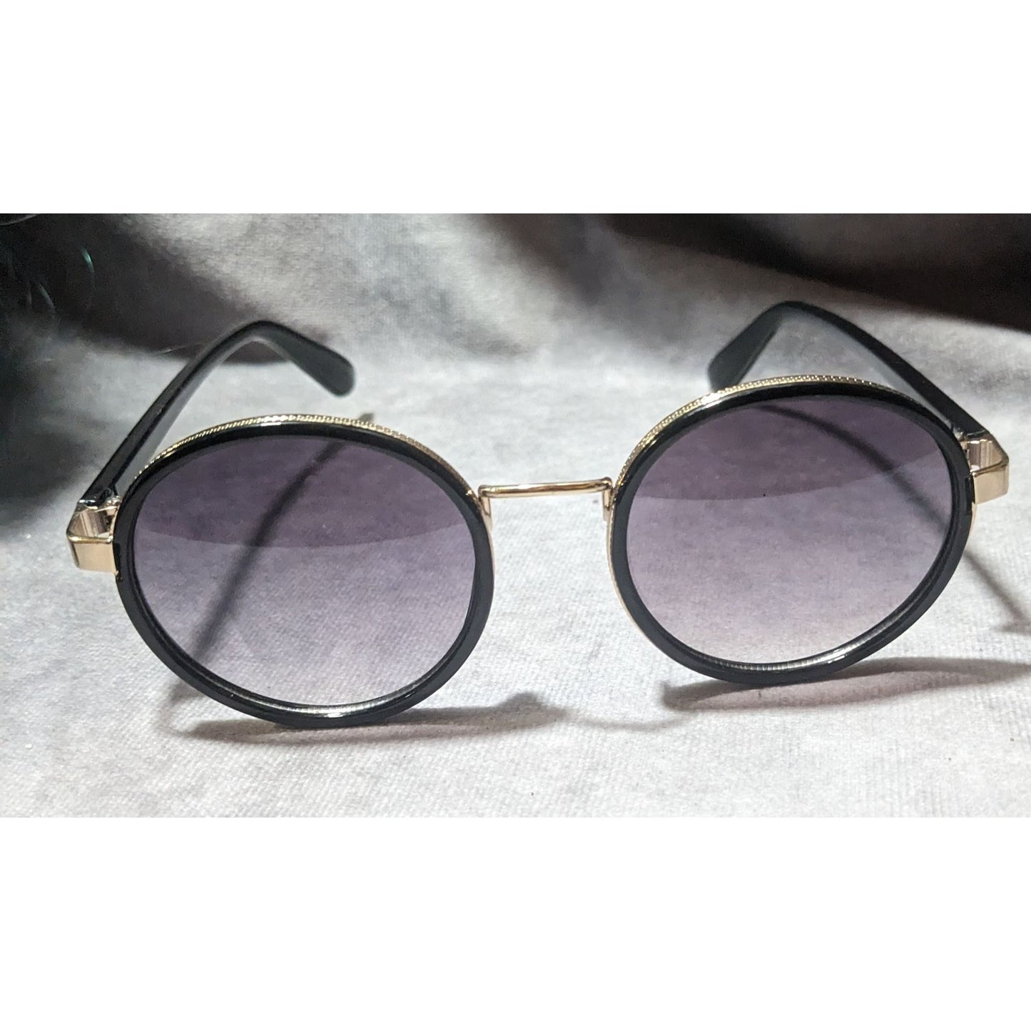 Black And Gold Classic Round  Sunglasses