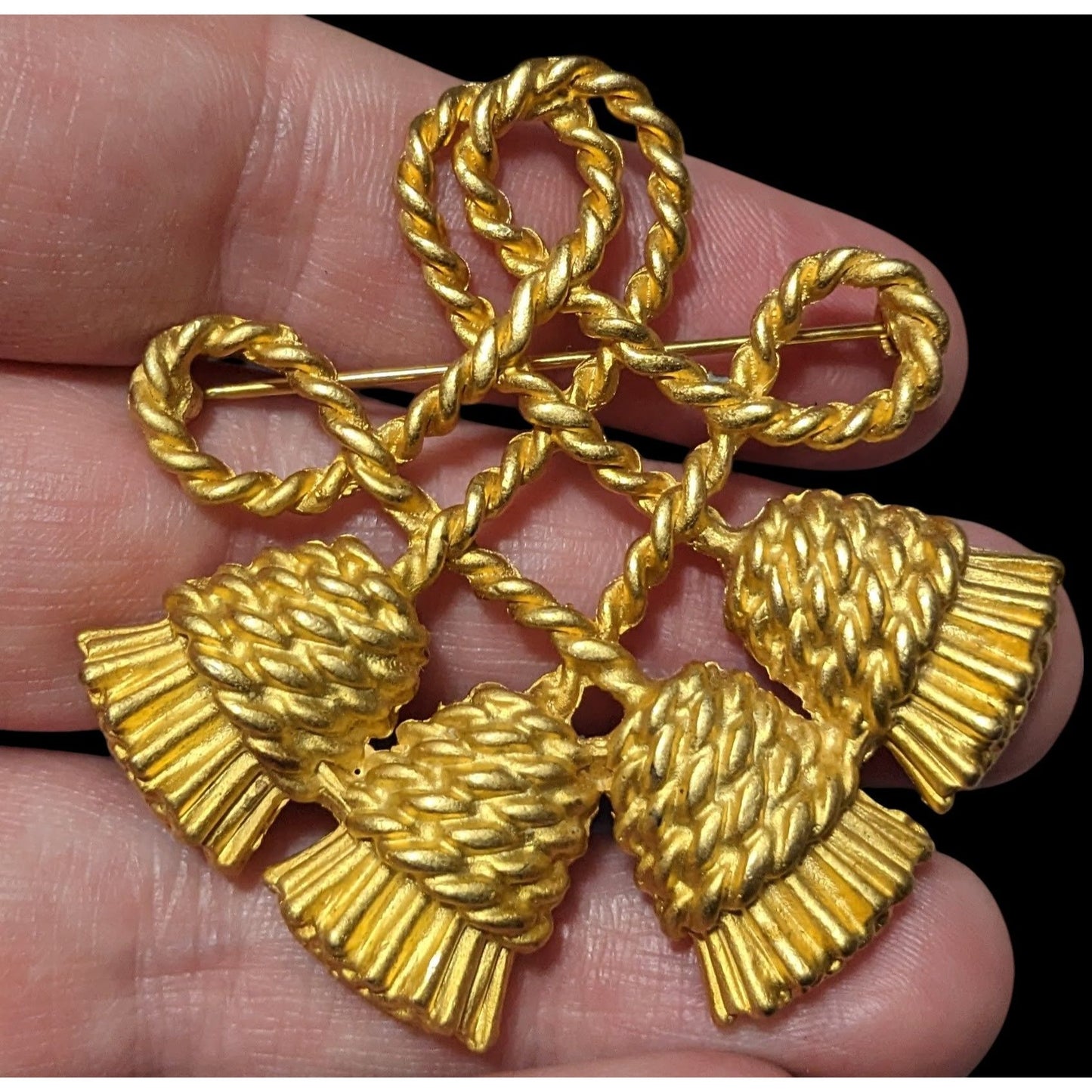 Vintage Gold Tone Rope Knot And Tassel Brooch