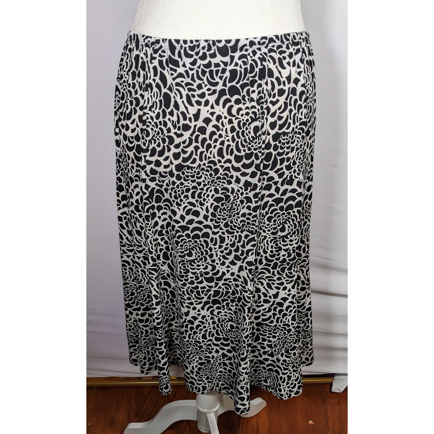Vintage Choices Abstract Floral Black And White Skirt