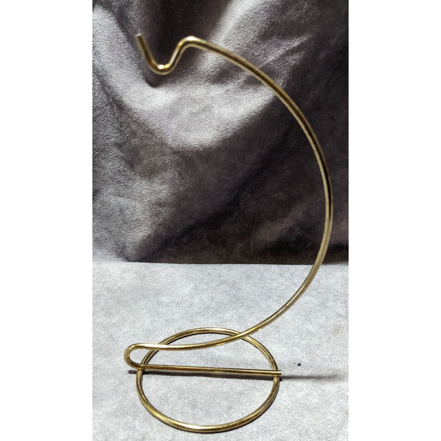 6 Inch Brass Metal Wire Ornament Hanging Stand