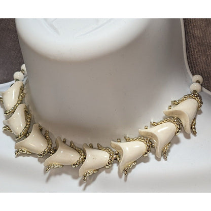 Vintage Volupte 1930s/40s White Lucite Floral Necklace