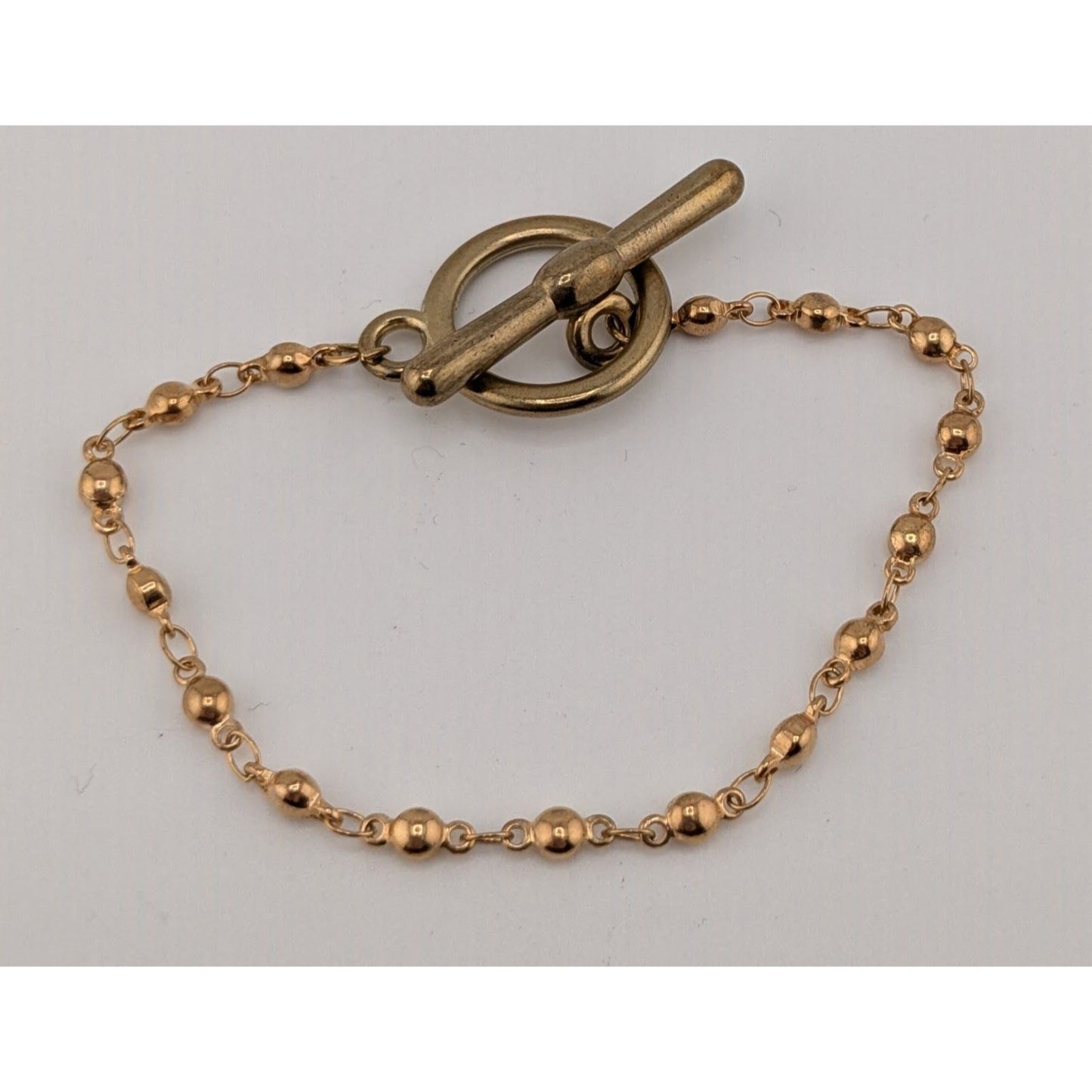 Simple Minimalist Gold-Tone Beaded Chain Bracelet With Toggle Clasp