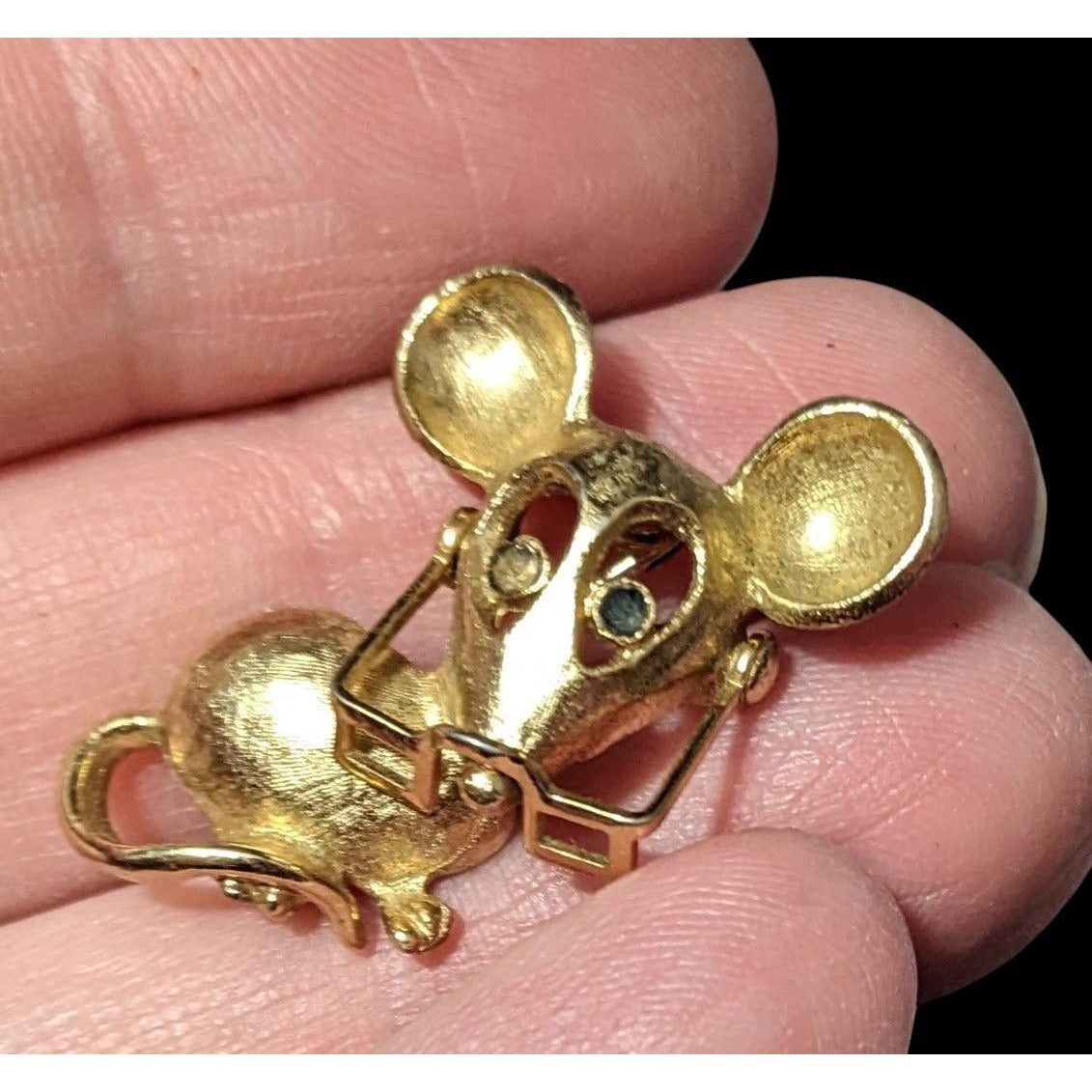 Vintage Avon Reading Mouse Gold Tone Brooch With Articulated Glasses