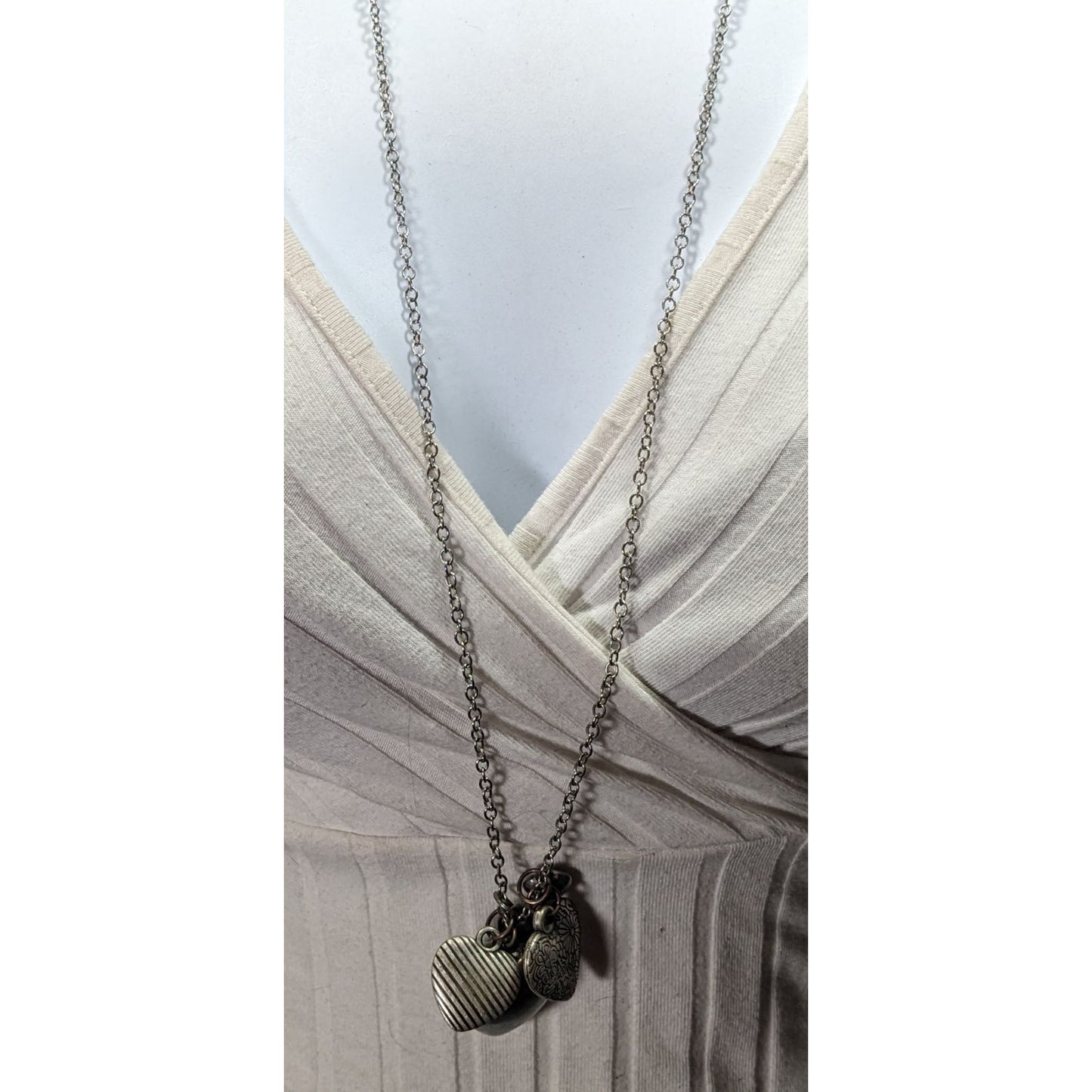 American Eagle Outfitters Y2K Preppy Puffed Heart Cluster Charm Necklace