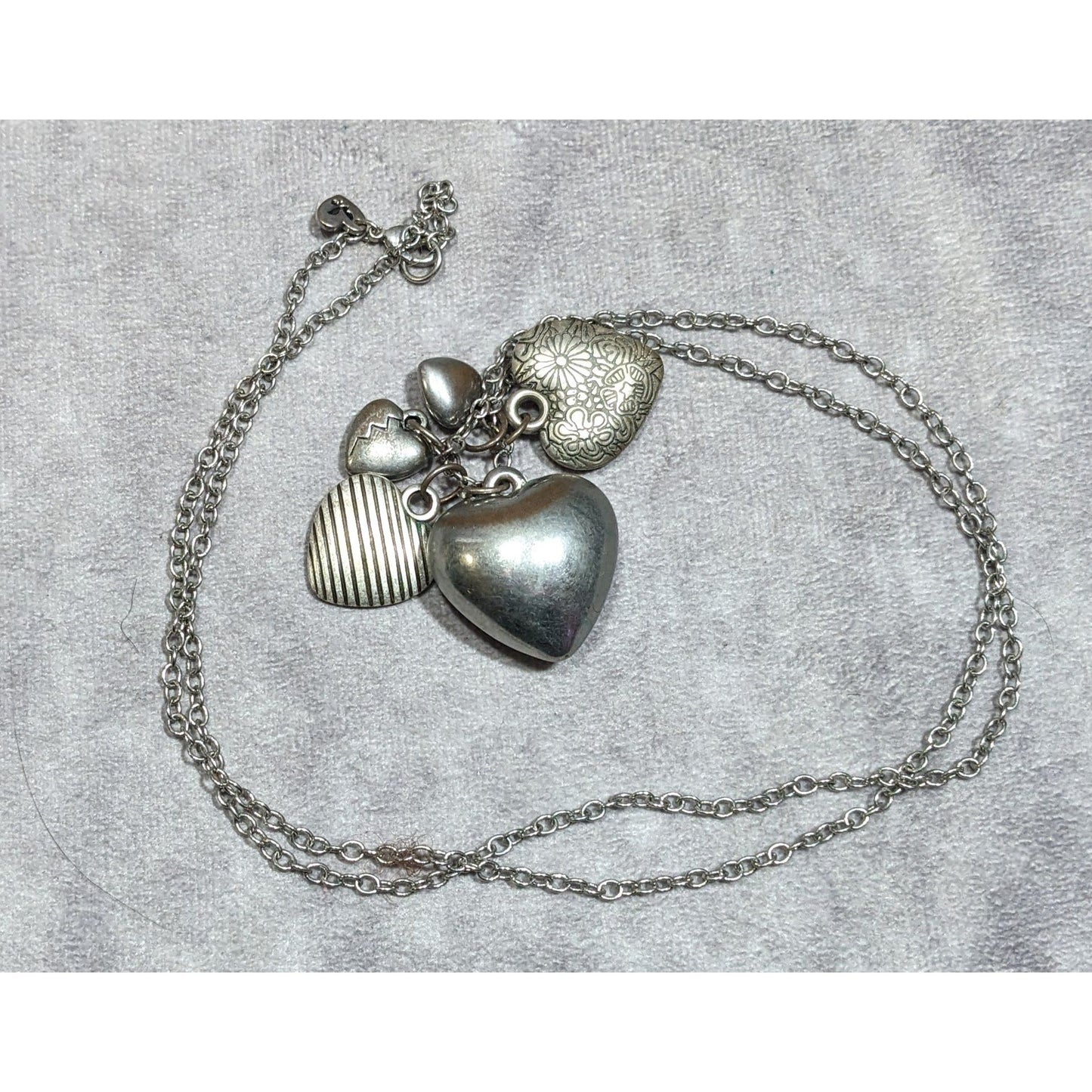 American Eagle Outfitters Y2K Preppy Puffed Heart Cluster Charm Necklace