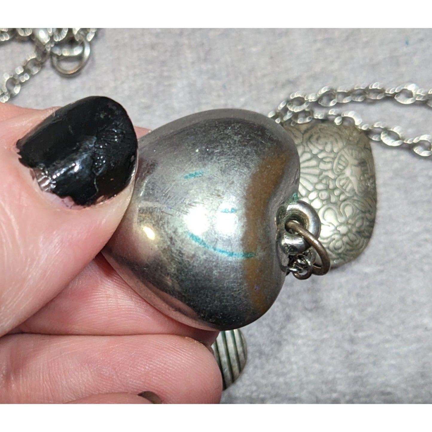 American Eagle Outfitters Y2K Preppy Puffed Heart Cluster Charm Necklace