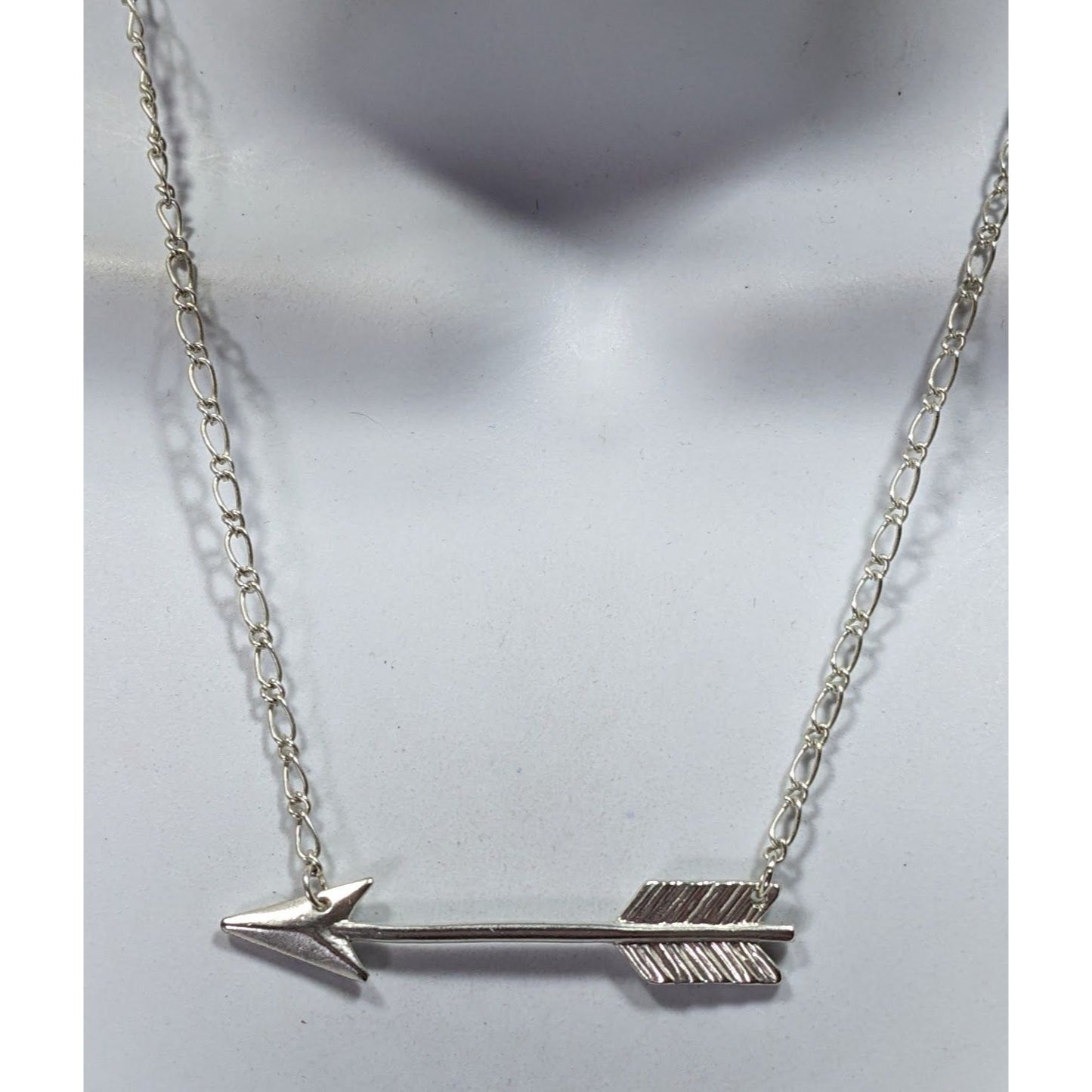 ZAD Vintage 90s Silver Tone Arrow Necklace