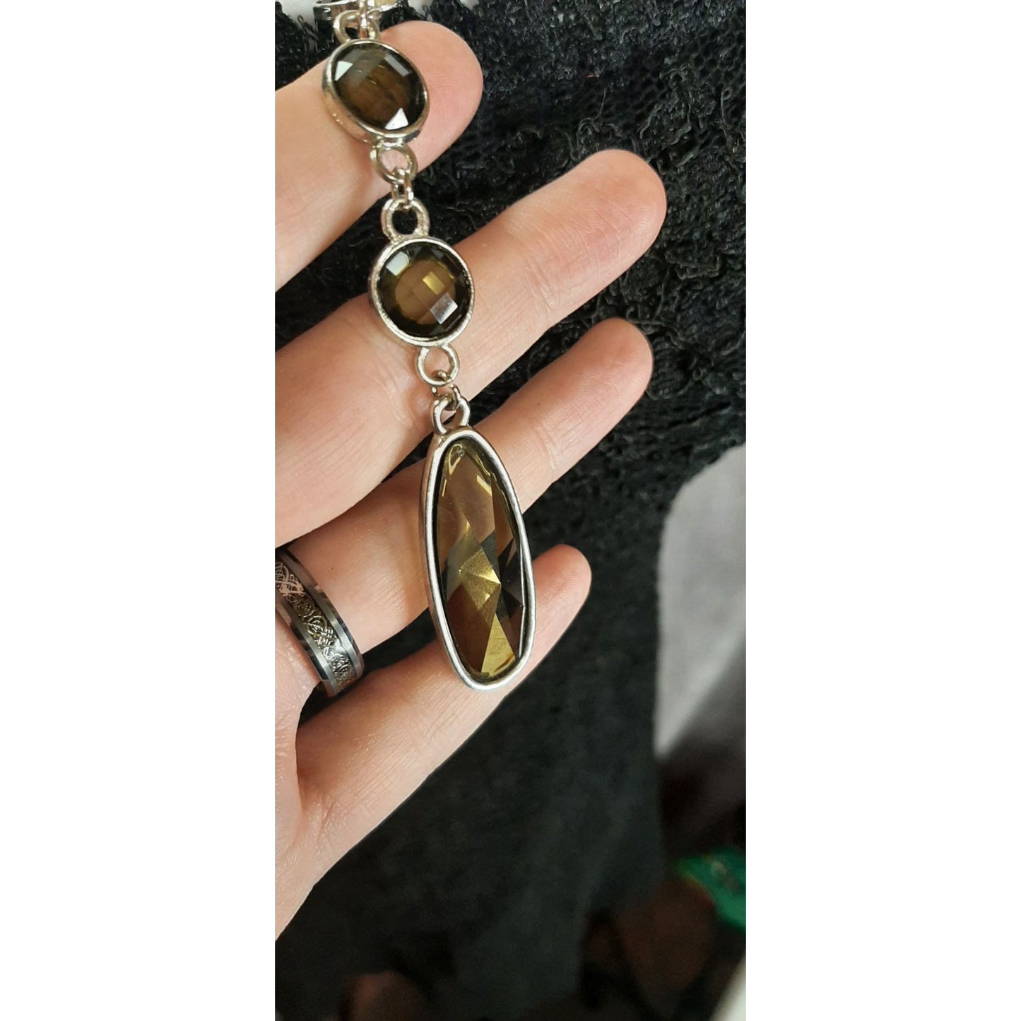 Vintage-Inspired Toggle Pendant Necklace With Faceted Olive-Hued Stones