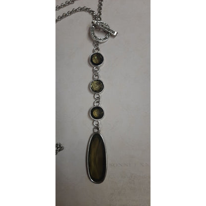 Vintage-Inspired Toggle Pendant Necklace With Faceted Olive-Hued Stones