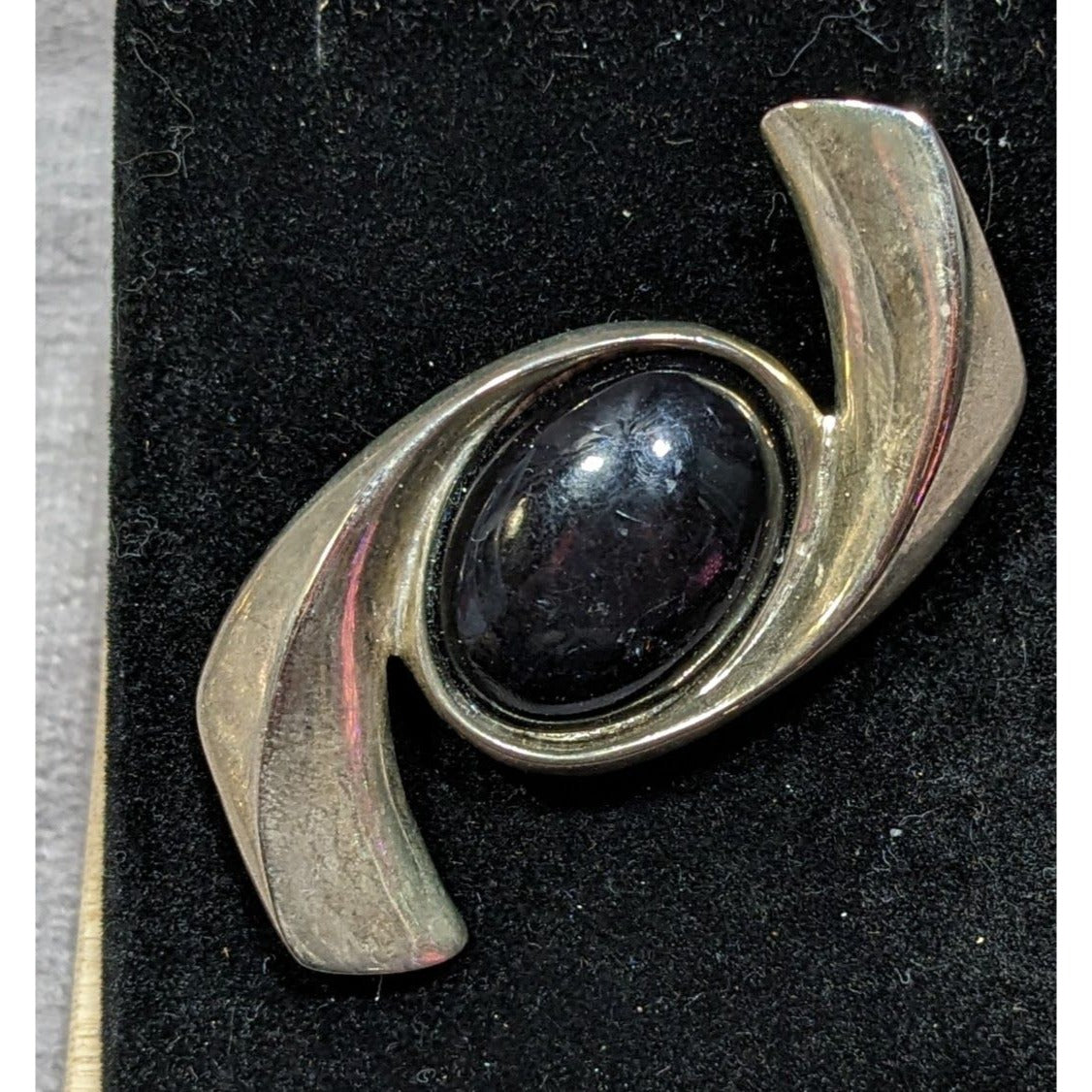 Vintage Abstract Art Deco Swirl Brooch With Onyx Cabochon