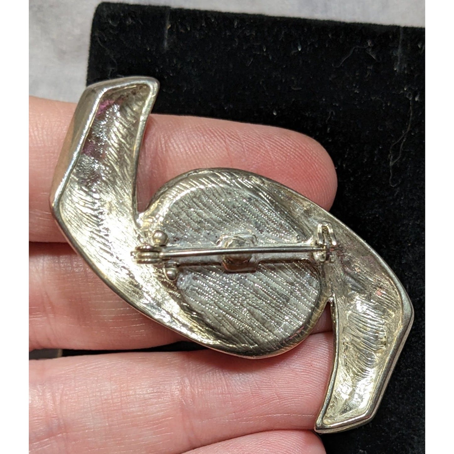 Vintage Abstract Art Deco Swirl Brooch With Onyx Cabochon